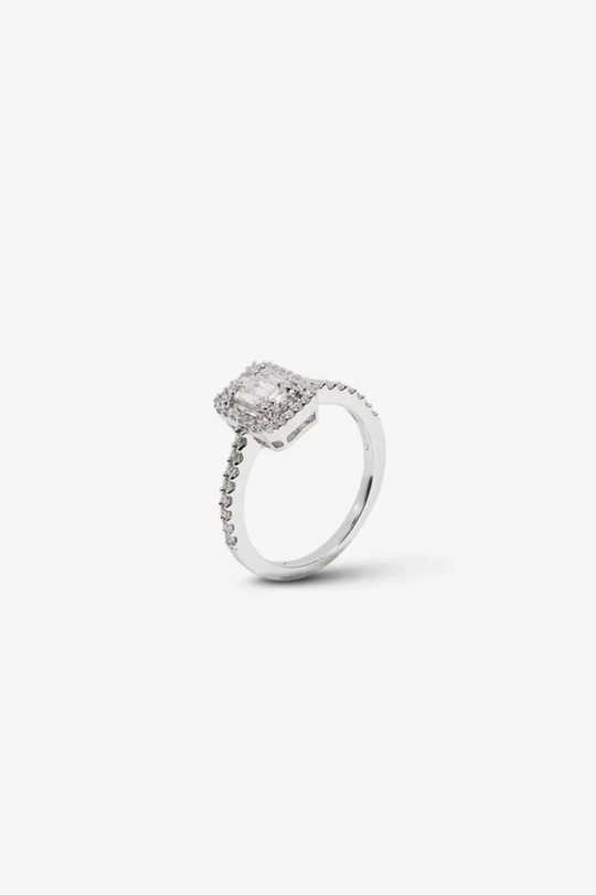 White Gold and Diamonds Engagement Ring