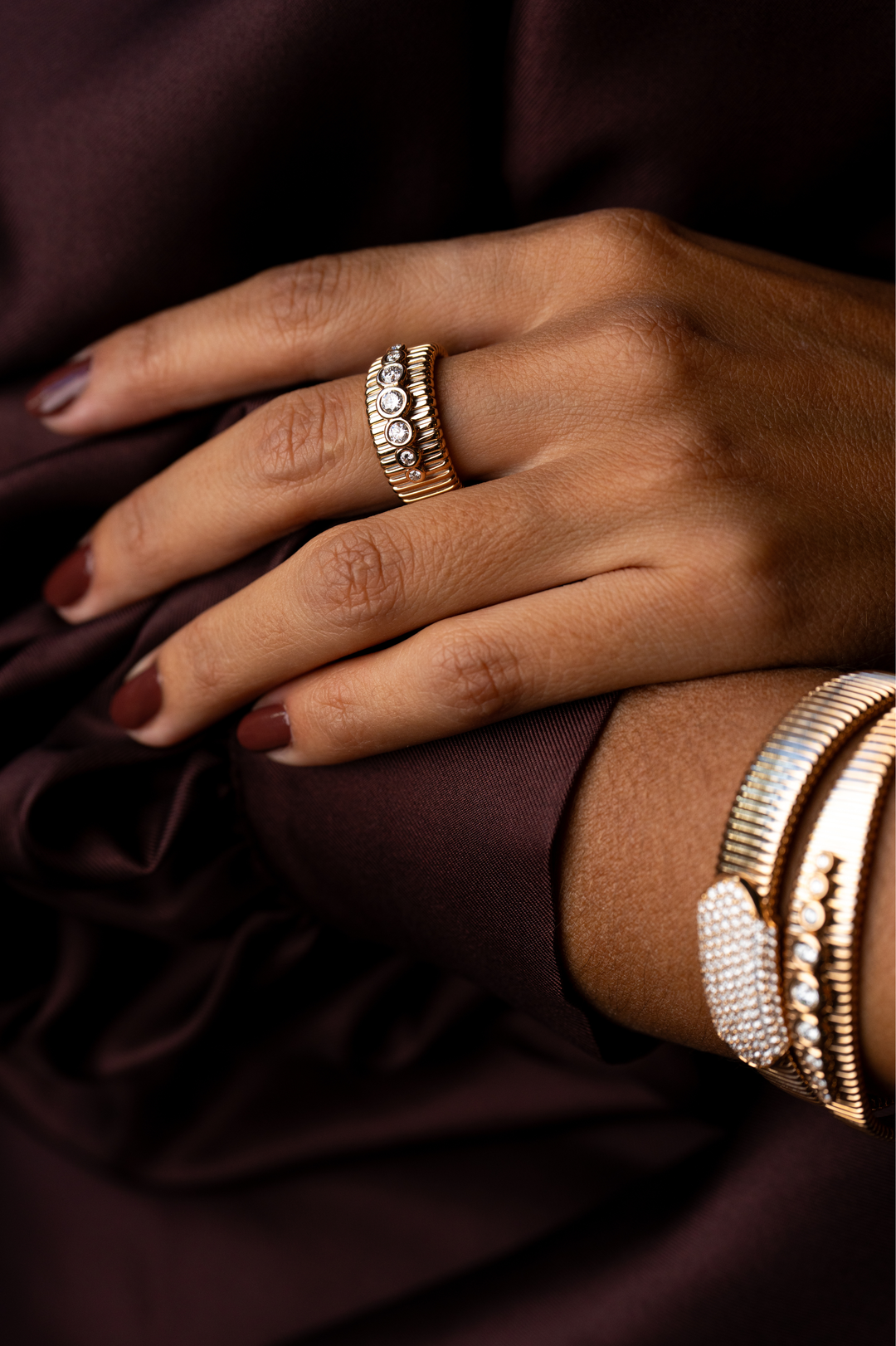 Pink Gold Ring Texture with 7 Diamonds