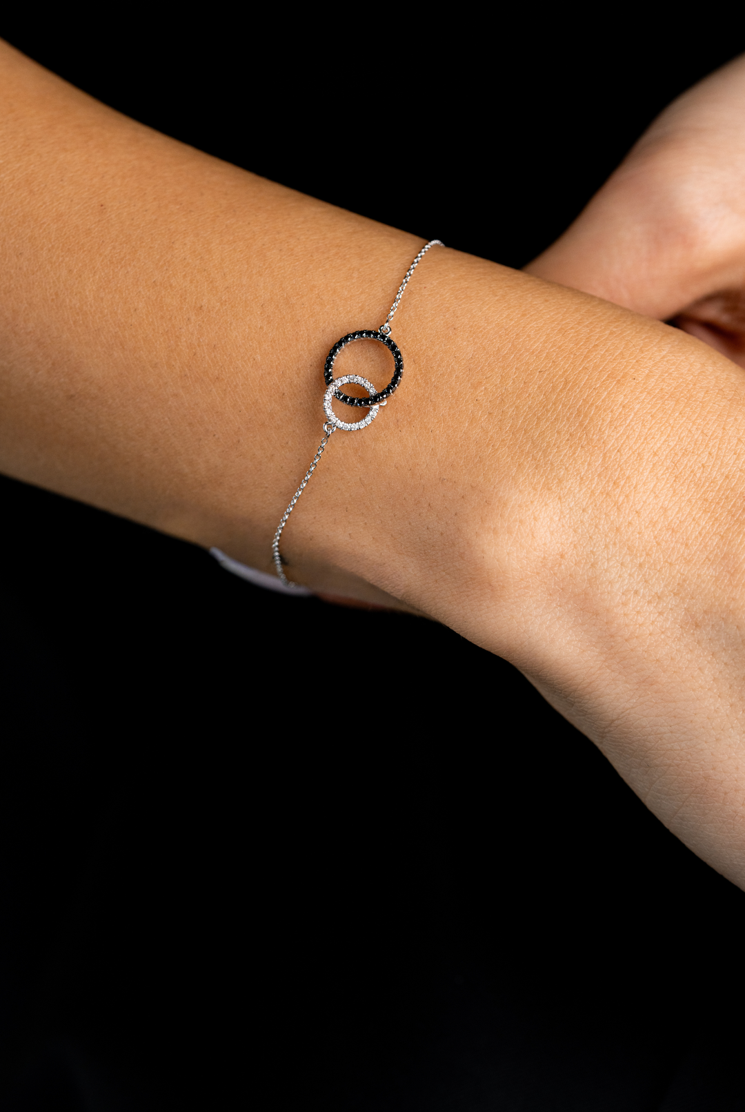 White Gold Union Bracelet with Black Diamonds