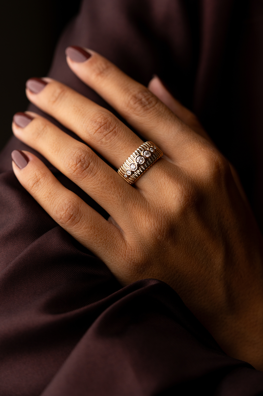 Pink Gold Ring Texture with 7 Diamonds