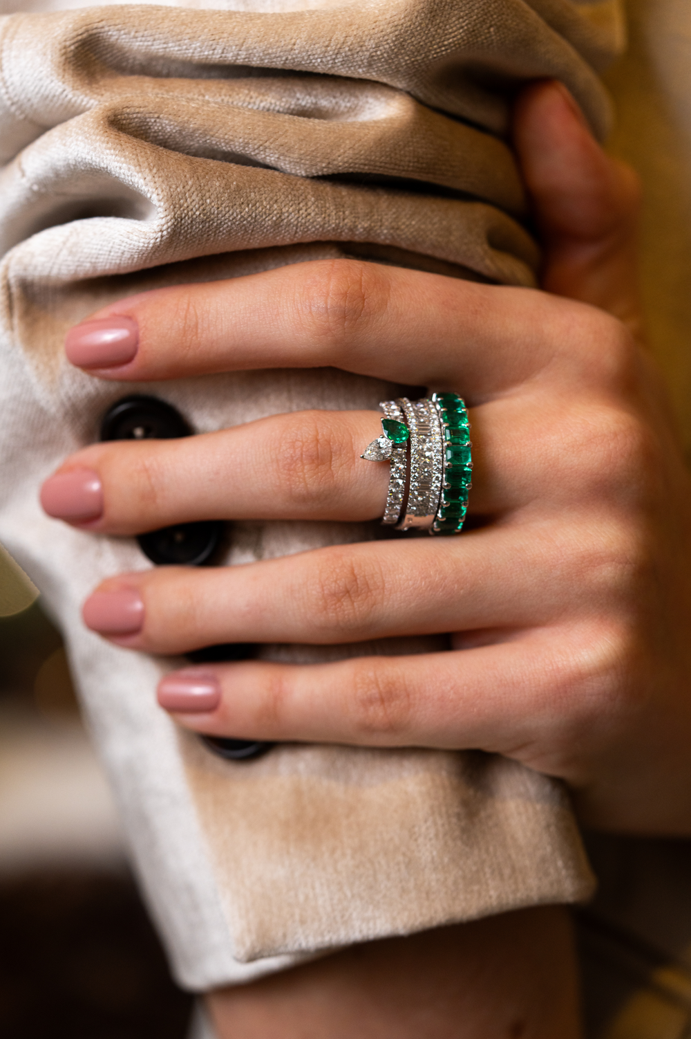 White Gold Ring with Diamonds and Emerald