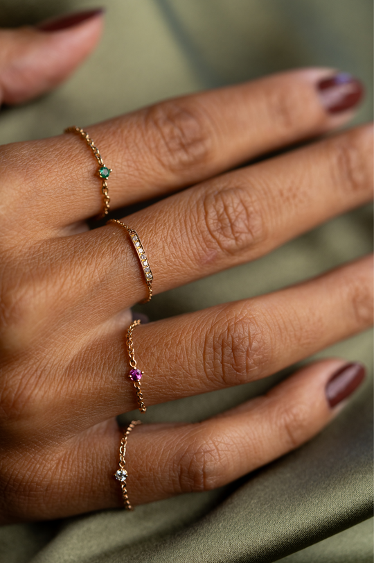 Soft Emerald Solitaire Chain Ring