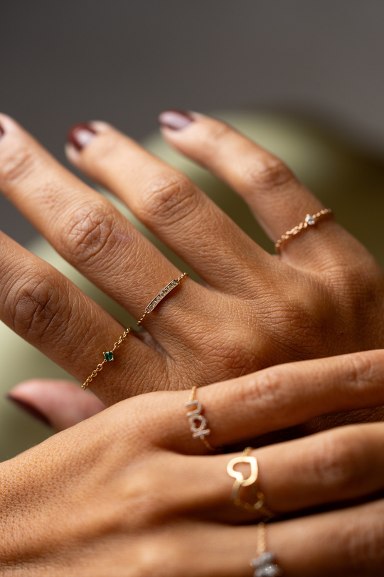 Soft Emerald Solitaire Chain Ring