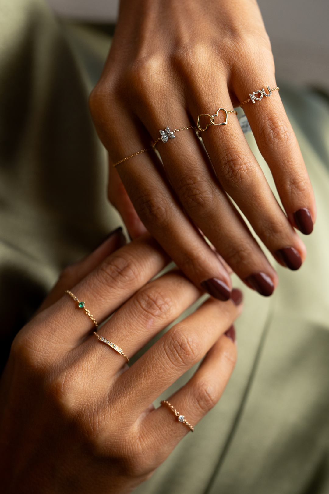 Soft Emerald Solitaire Chain Ring