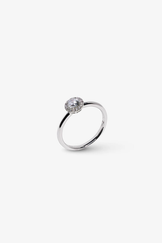 White Gold And Diamonds Engagement Ring