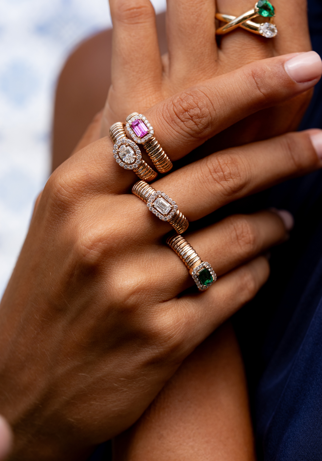 Anel em Ouro Rosa com Diamantes e Safira