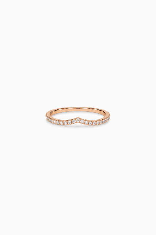 Anel V em ouro rosa com diamantes